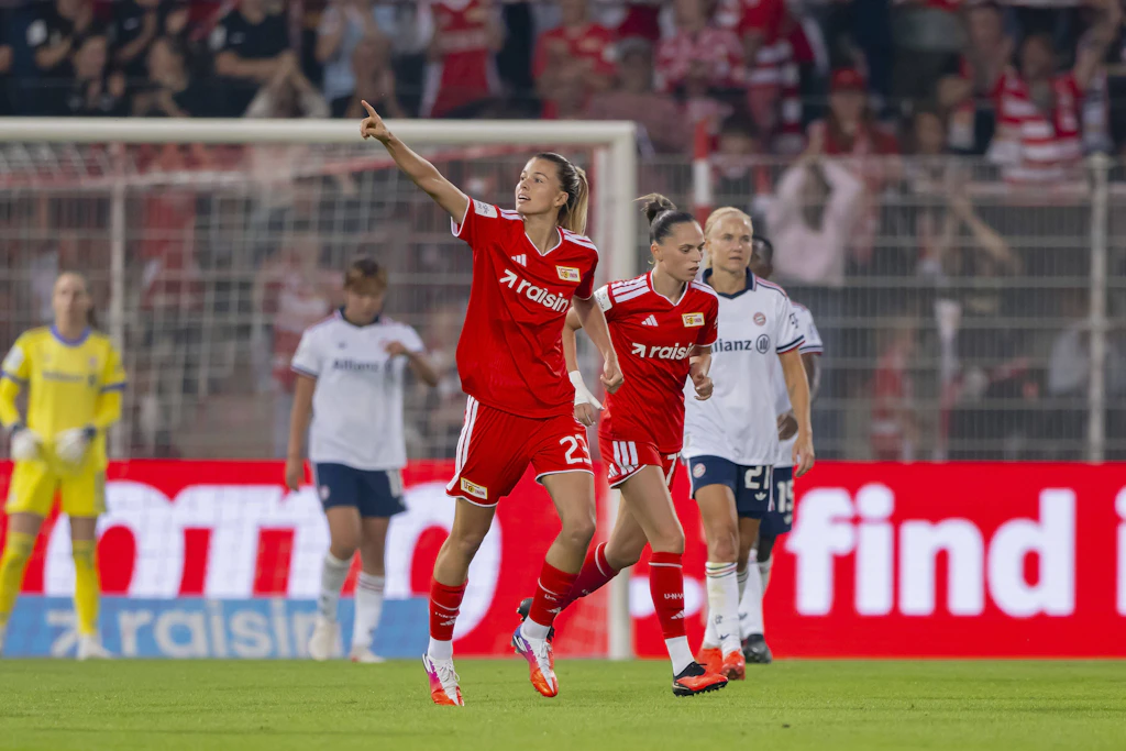 Nele Bauereisen bejubelt das erste Saisontor für den 1. FC Union Berlin.