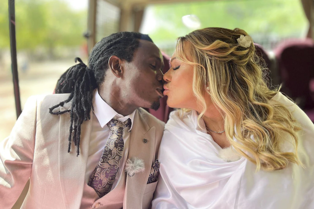 Rolence und Claudia von „Amore unter Palmen“ heiraten in Tansania.