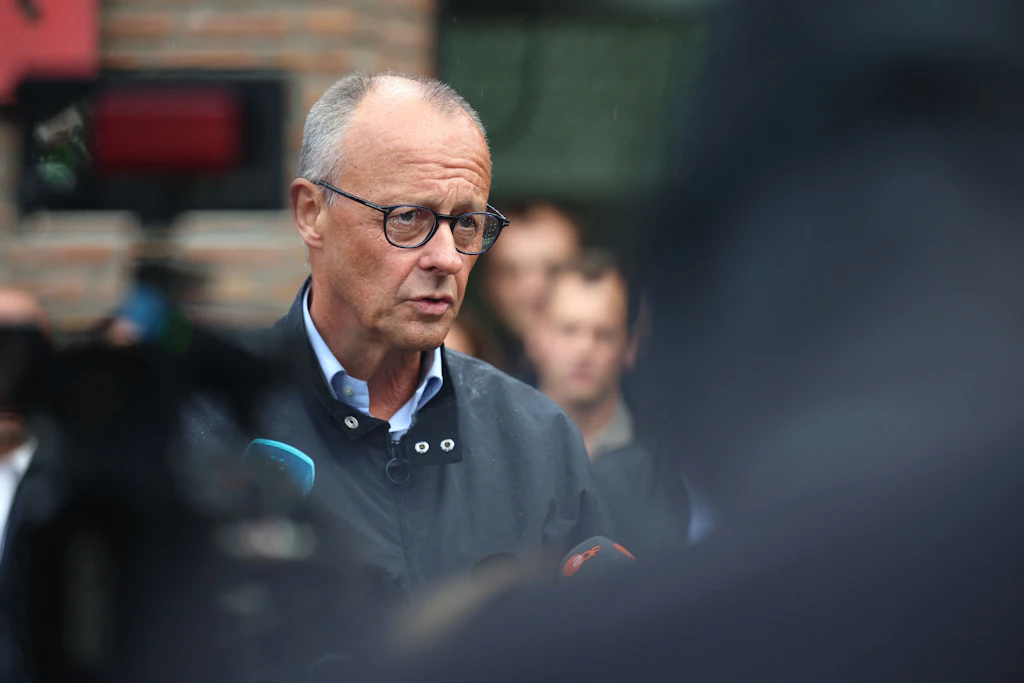 Umfrage: Mehrheit erwartet vorzeitiges Ende der Kanzlerschaft von Friedrich Merz – Pfeifkonzert bei Rede