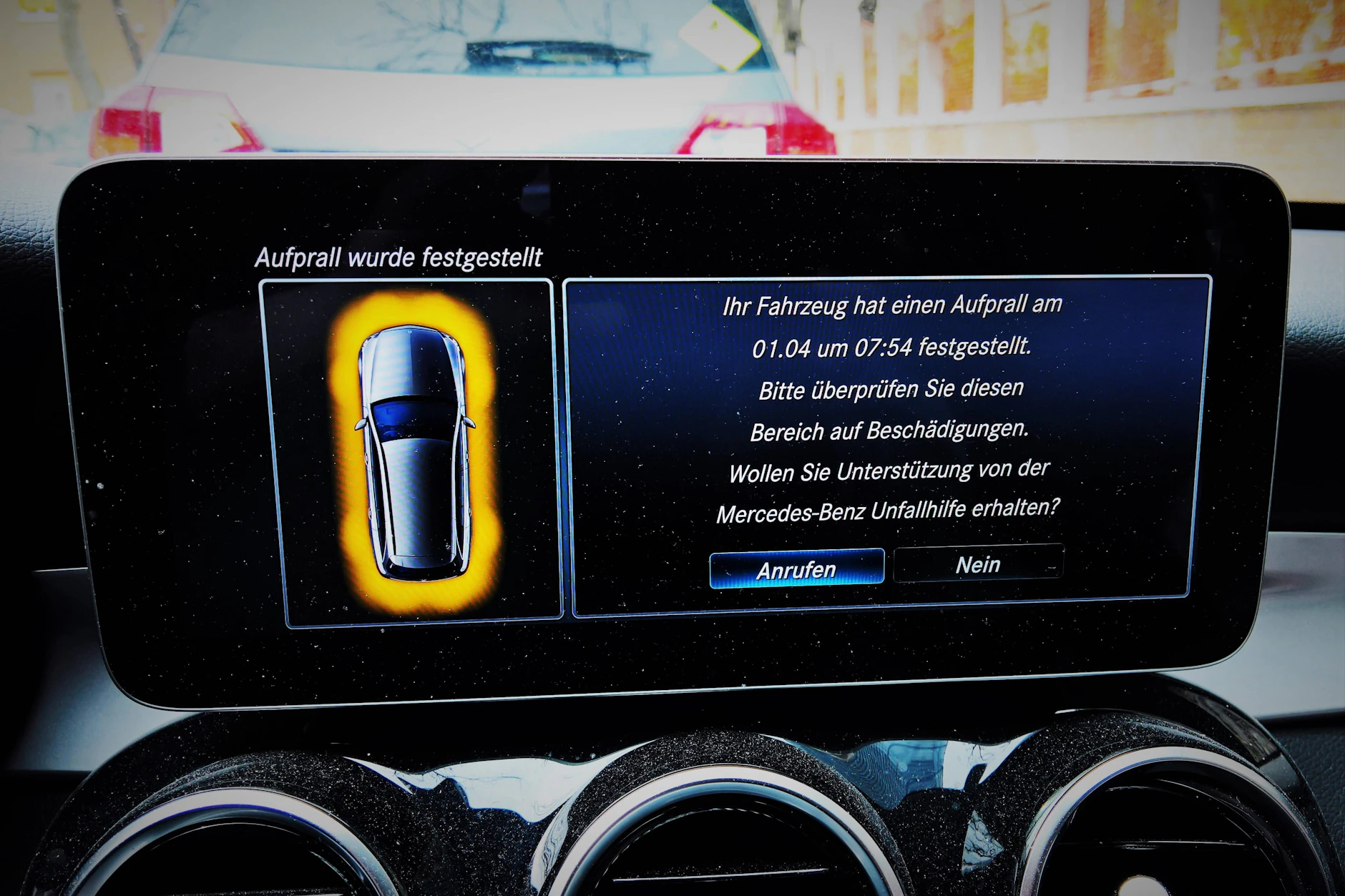 Die meisten neuen Autos verfügen über moderne Systeme, die jeden Fahrer bei der Fahrt unterstützen.