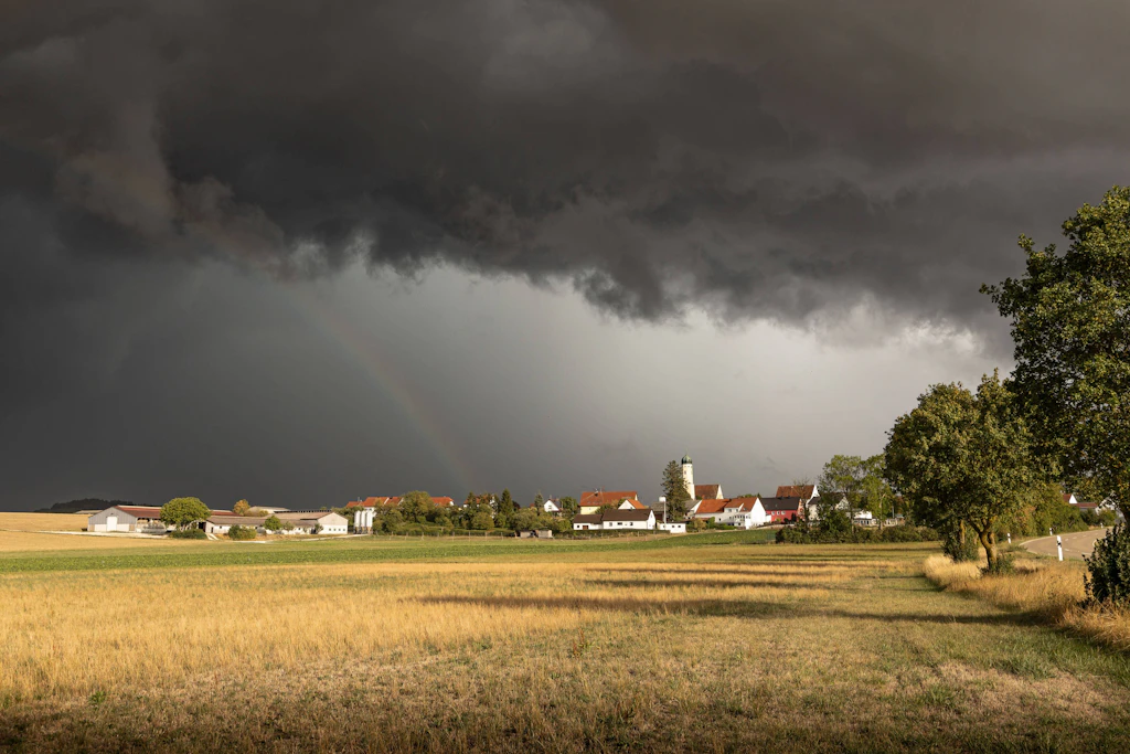 65 km/h und Graupel: Heute Nachmittag kippt es an der Ostsee