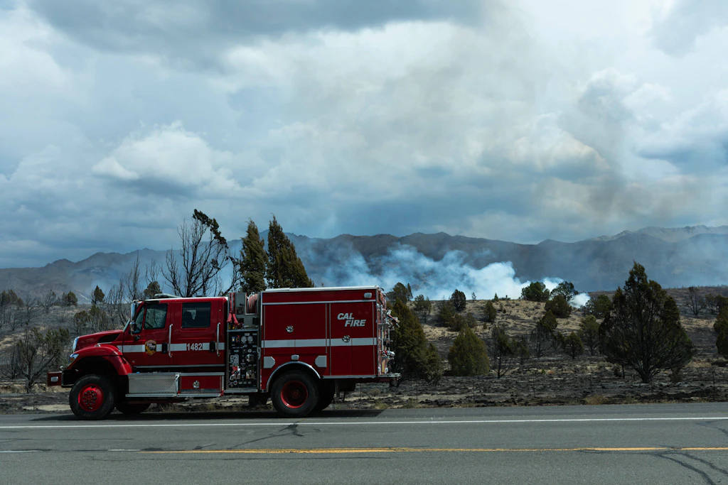 Hunderte Einsatzkräfte kämpfen gegen das Hawk Fire bei Reno.