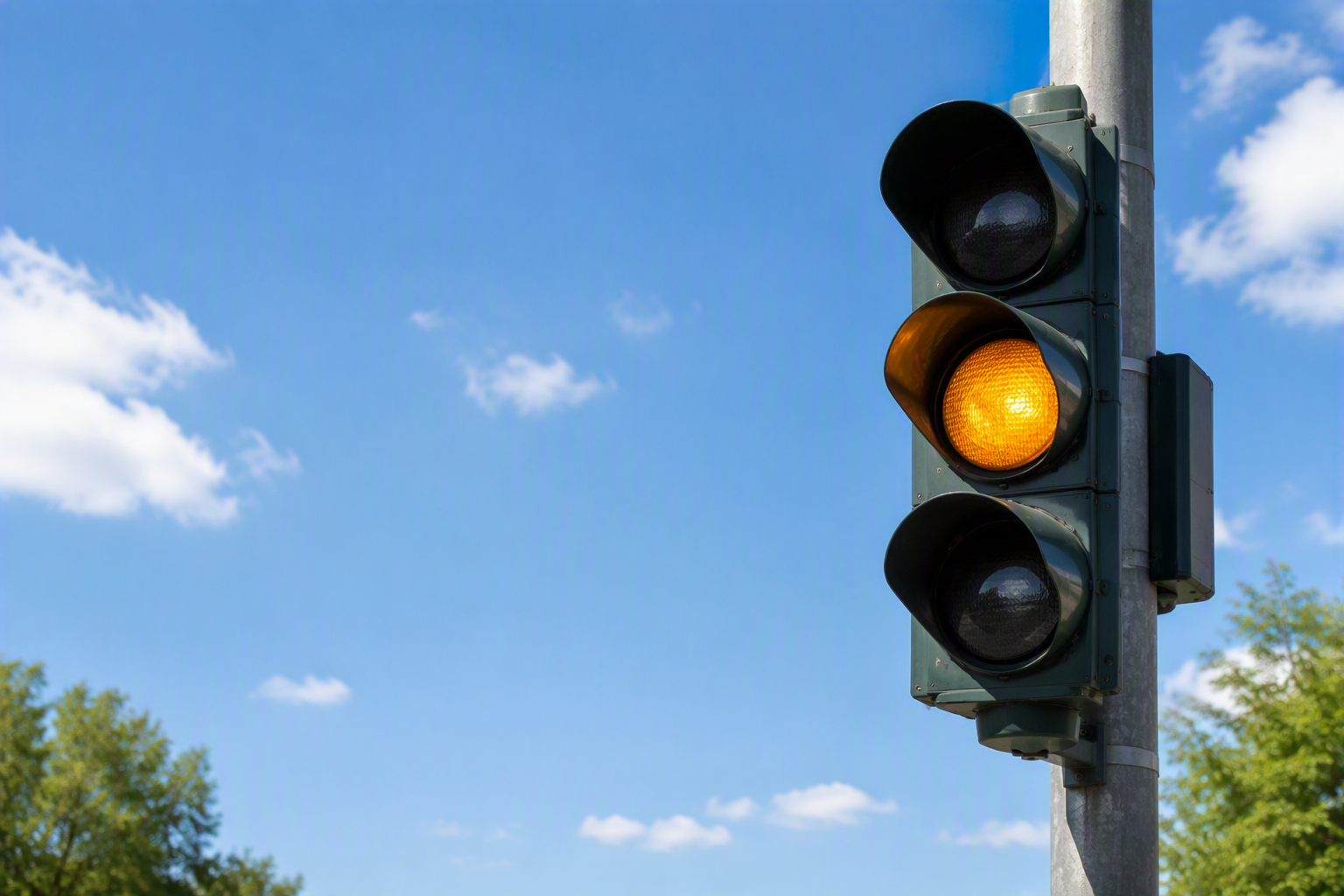 Gelb an der Ampel: Schnell noch Gas geben – oder muss ich bremsen?