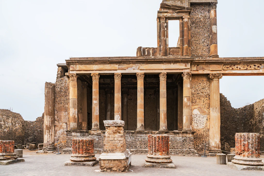 Pompeji zählt zu den bedeutendsten archäologischen Stätten der Welt und steht im Mittelpunkt von Gabriel Zuchtriegels Bestseller.