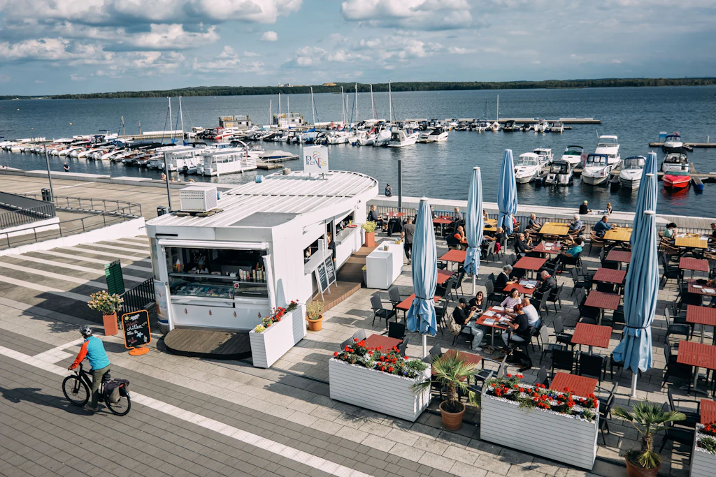 Der Senftenberger See in Brandenburg ist seit Jahrzehnten ein beliebtes Ausflugsziel. Mit den Nachbarseen hat er nun attraktive Konkurrenz gekommen.