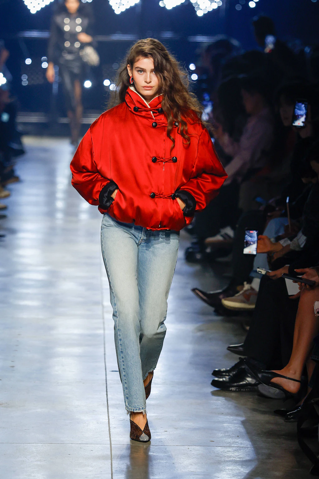Eine Jacke mit Duffle-Pankou-Verschluss bei Isabel Marant H/W 2026/2027