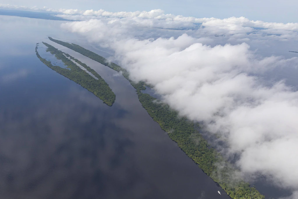 Wolken über einem Archipel nahe dem Rio Negro. Der Regenwald speist die „fliegenden Flüsse“ mit Wasserdampf.
