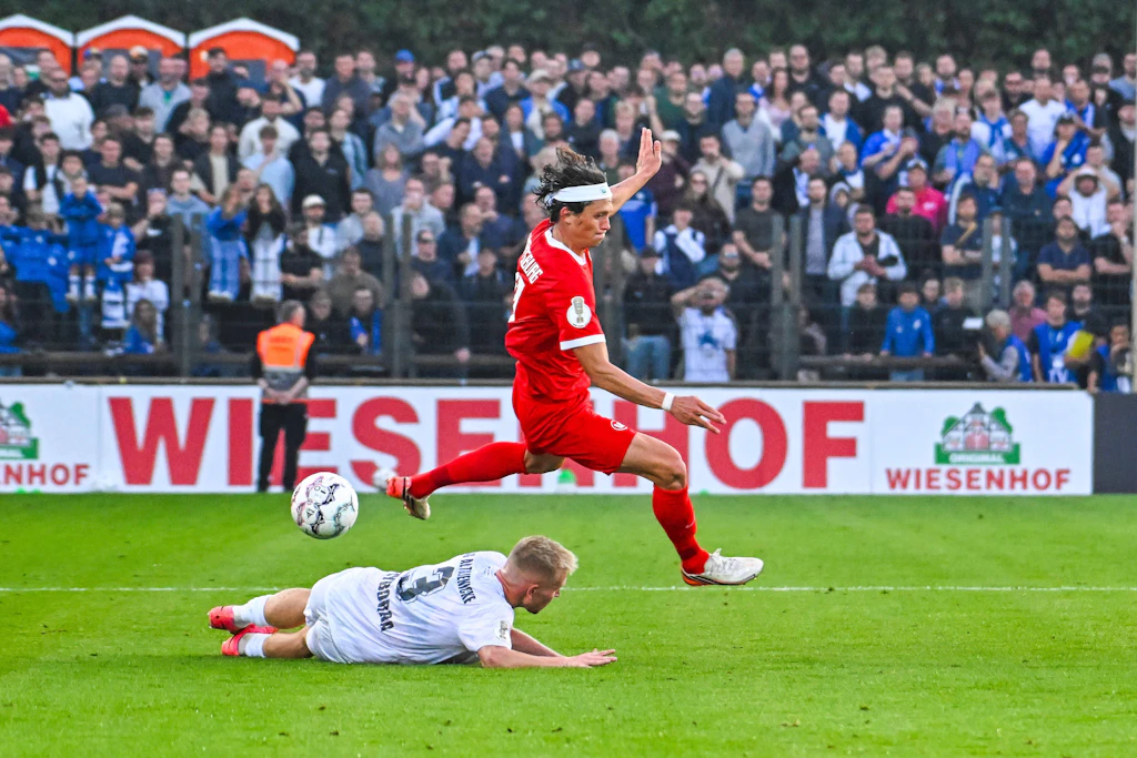 In Jubel mündeten Fabian Reeses Aktionen nur wenn er, wie hier, den Ball verlor.