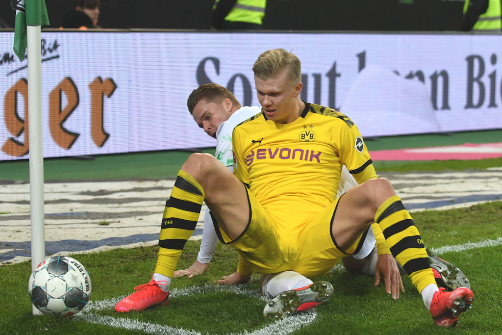 Kein Neuland: Schon zu seiner Zeit bei Borussia Dortmund trug Haaland die Haare kurz – hier beim Bundesliga-Spiel gegen Borussia Mönchengladbach im März 2020.
