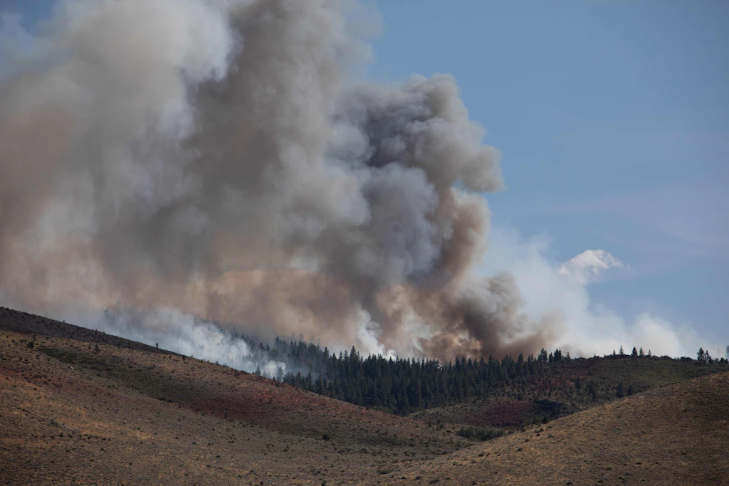 Dichter Rauch des Hawk Fire zieht über Reno im US-Bundesstaat Nevada.