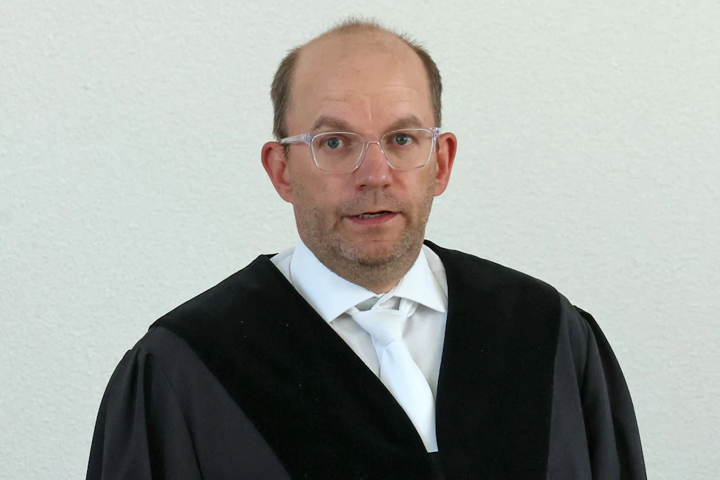 Der Vorsitzende Richter Holger Schütt im Saal des Landgerichts Rostock
