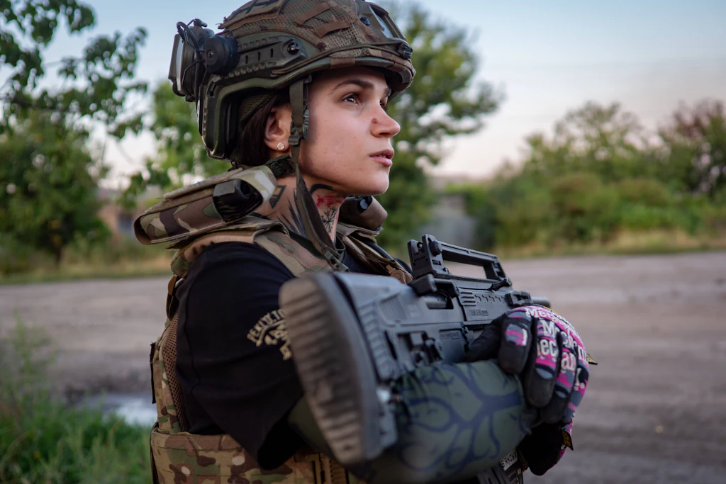 Zehntausende Ukrainerinnen sind bereits freiwillig als Soldaten bei der ukrainischen Armee.