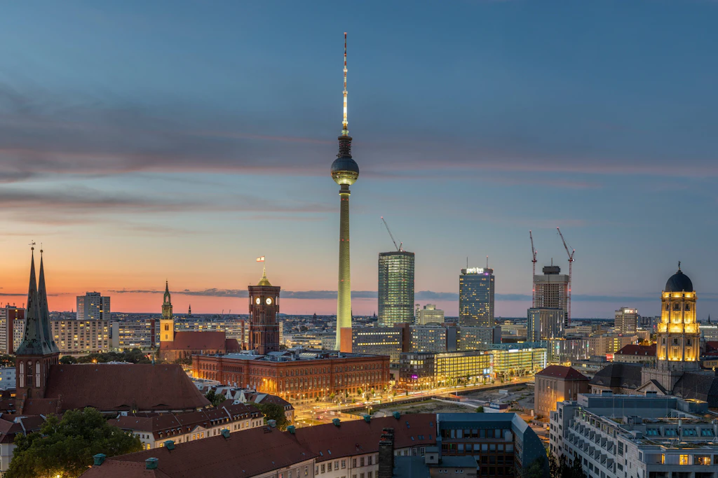 Auf den ersten Blick ist Berlin bis heute eine florierende Stadt, doch die unzähligen Probleme sind jedem bekannt, der tatsächlich in der Hauptstadt lebt.