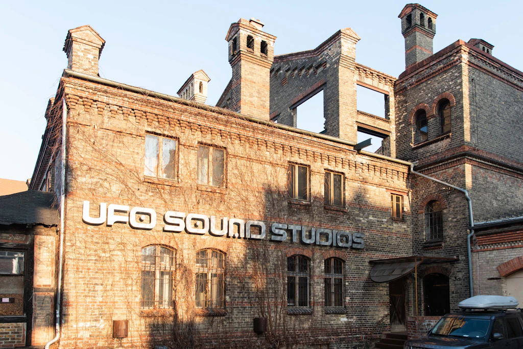 Eingang zum Tonstudio Ufo Sound Systems in den Räumen der Musikbrauerei in Prenzlauer Berg