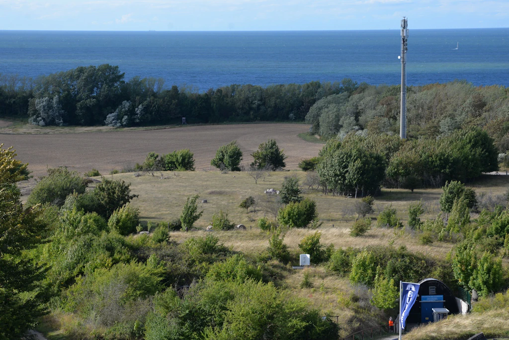 Kap Arkona: Blick vom Leuchtturm auf die frühere Bunkeranlage der DDR-Marineführung