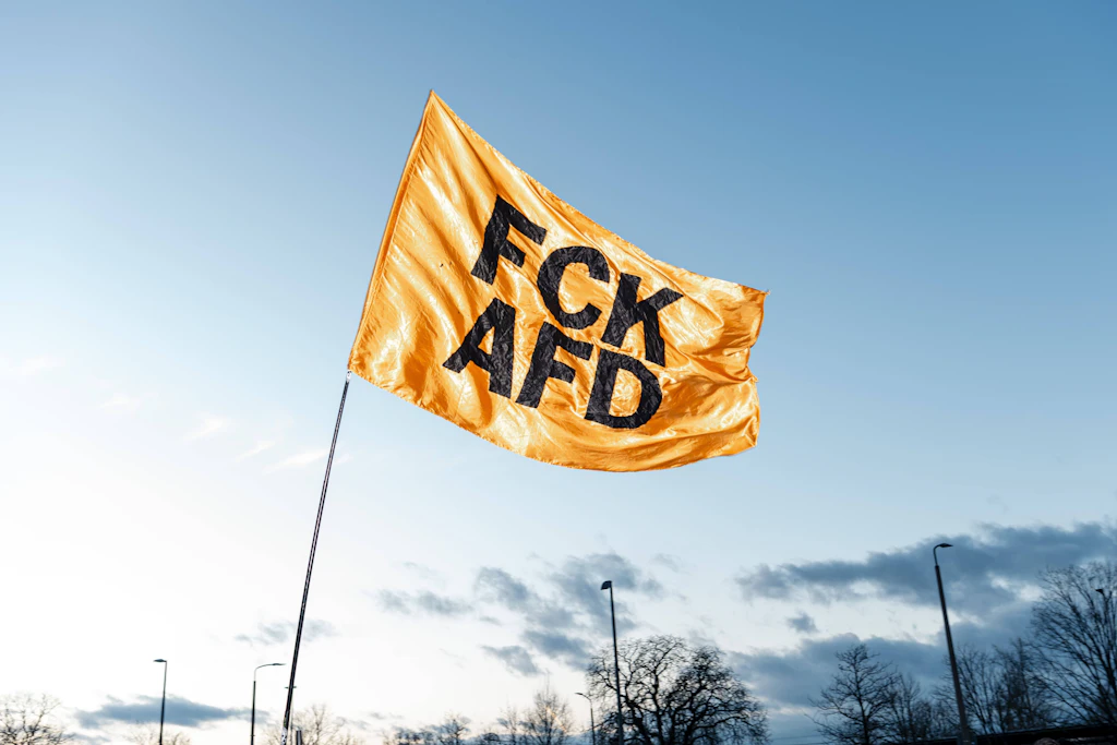 Dem „politischen Gegner“ argumentativ zu begegnen, kommt für Demonstrationsteilnehmer in Berlin scheinbar nicht infrage.