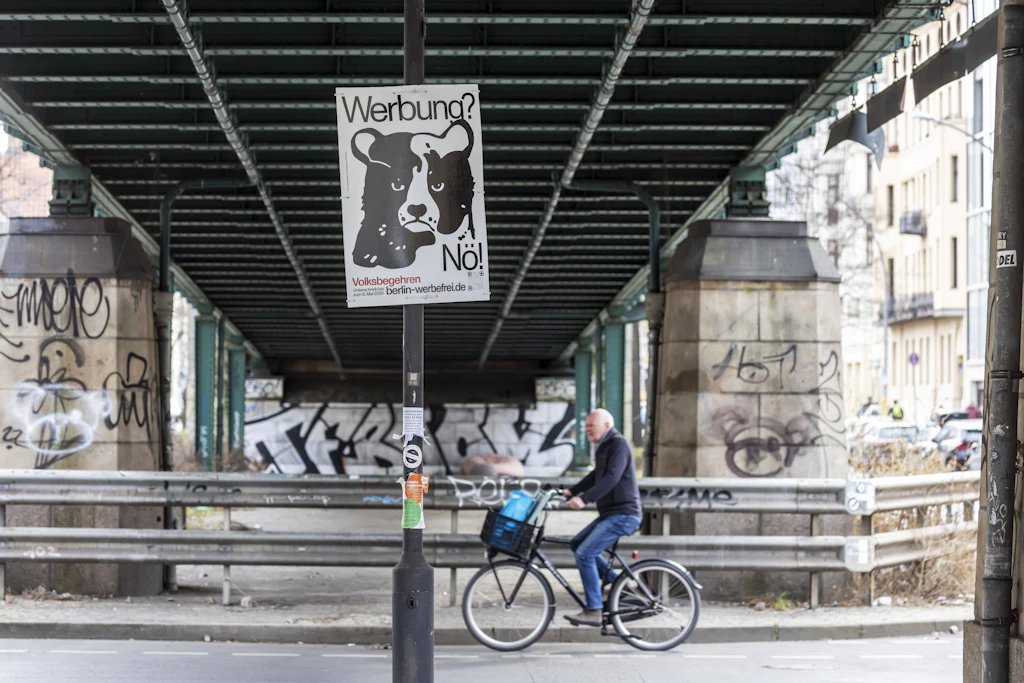 Das Volksbegehren „Berlin werbefrei“ ist gescheitert. Trotzdem hat es das Land Berlin Geld gekostet. Wie viel, verrät der Senat jetzt auf eine Anfrage der CDU.