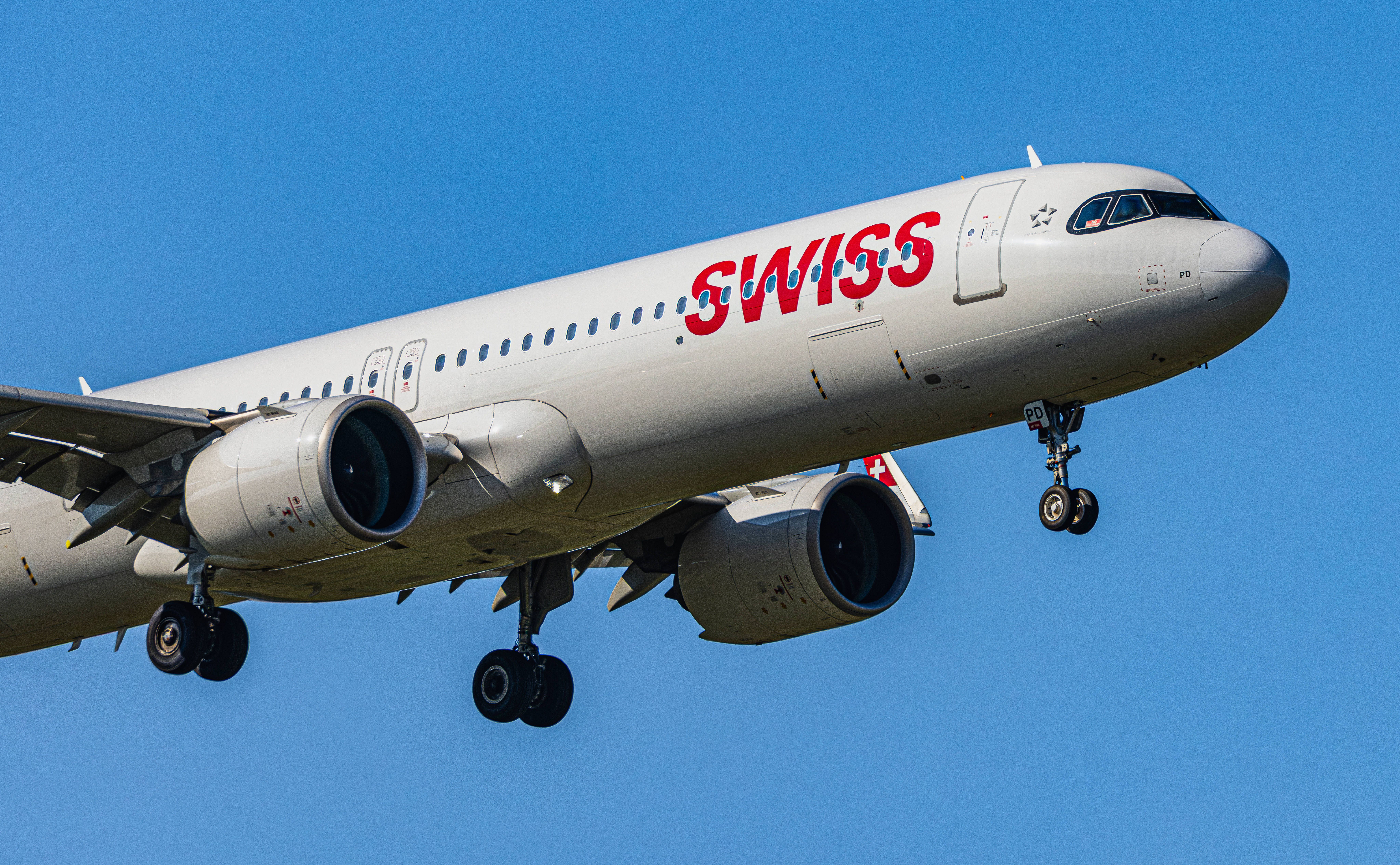 Stechender Geruch über dem Atlantik – Swiss-Boeing 777 setzt Notruf ab und landet auf Militärbasis