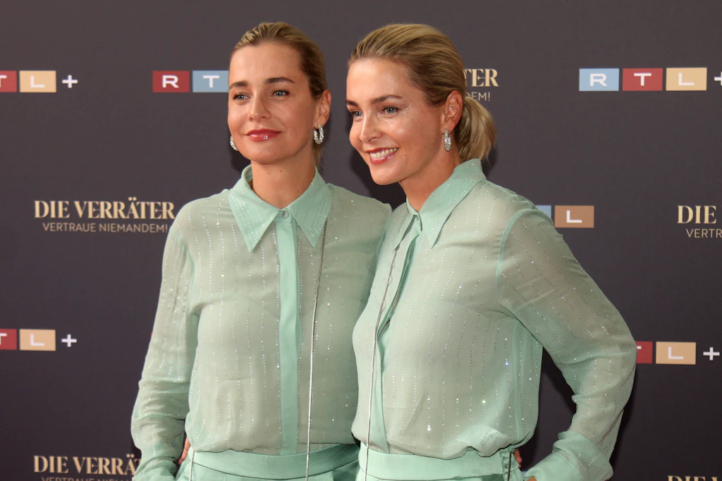 Julia Meise und Nina Meise bei der Kinopremiere der 4. Staffel „Die Veräter – Vertraue Niemandem“.