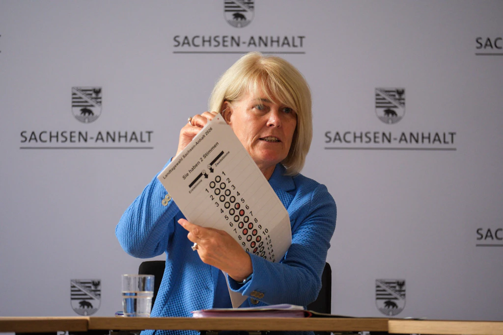Landeswahlleiterin Christa Dieckmann sagt, das Wahlrecht könne „keinen vollständigen Schutz vor vorsätzlichem kriminellem Verhalten einzelner Personen gewährleisten“.