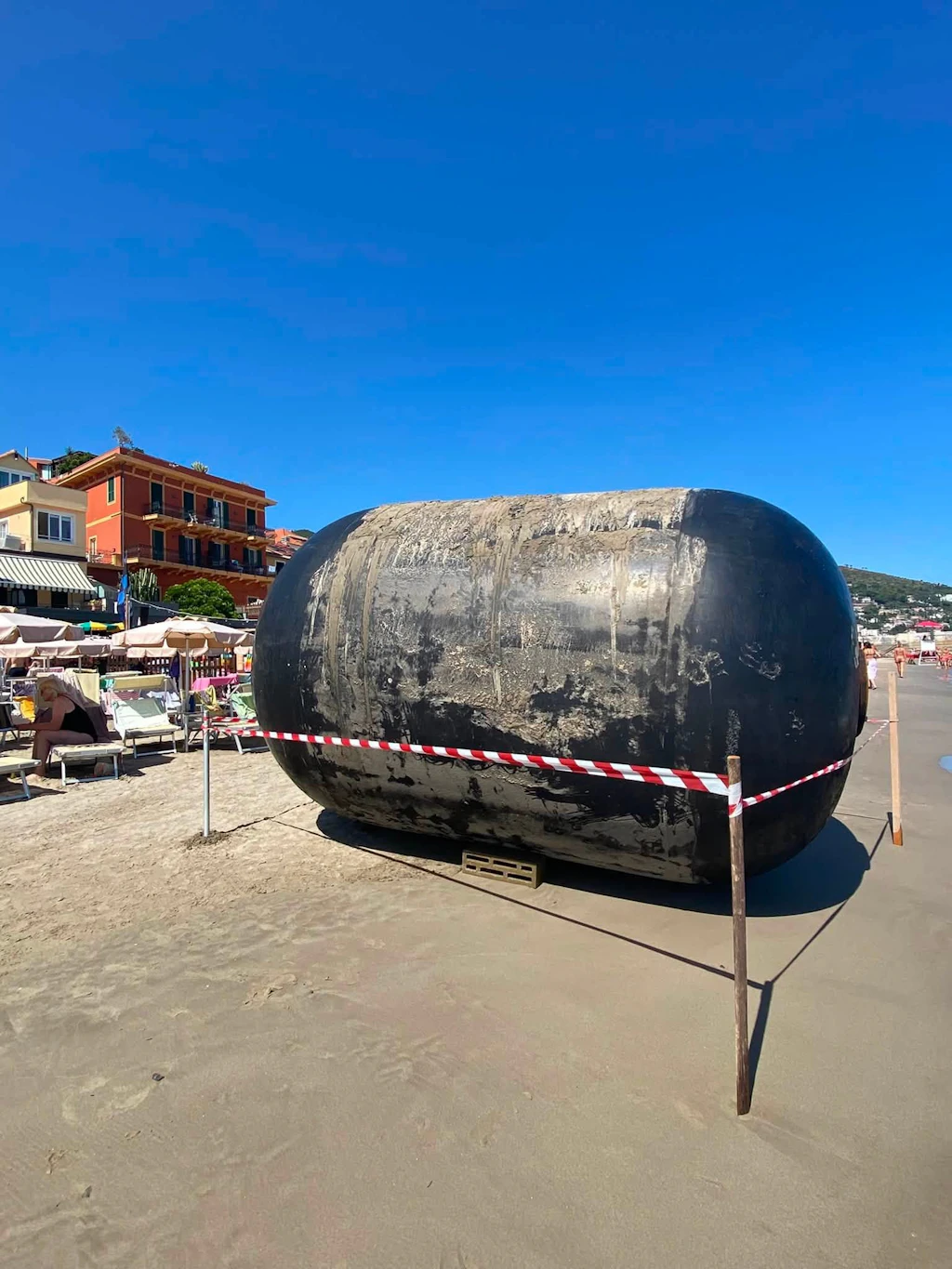 Mysteriöser Koloss an italienischem Strand angespült: Jetzt gibt es eine Erklärung!