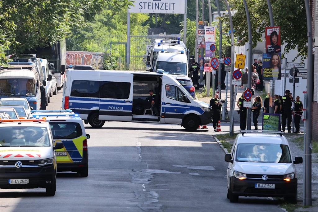 In Berlin-Neukölln wurde eine Fliegerbombe aus dem Zweiten Weltkrieg gefunden.