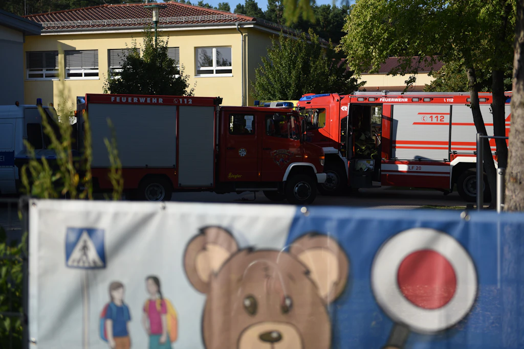 Zwei Tote bei Gewalttat an Schule in Gosen-Neu Zittau bei Berlin: 19-Jähriger festgenommen
