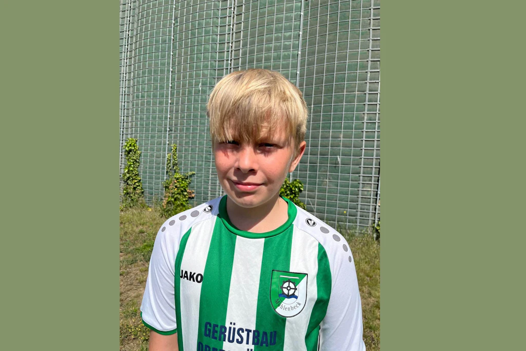 Mattis spielte in Mühlenbeck leidenschaftlich gerne Fußball – bis ihm nach einer Salmonellen-Sepsis Hände und Füße amputiert werden mussten.
