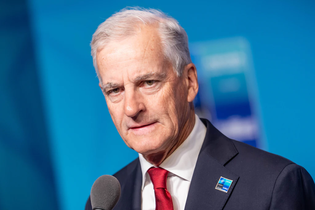Norwegens Ministerpräsident: Selenskyjs Flugzeug fast von Drohne getroffen