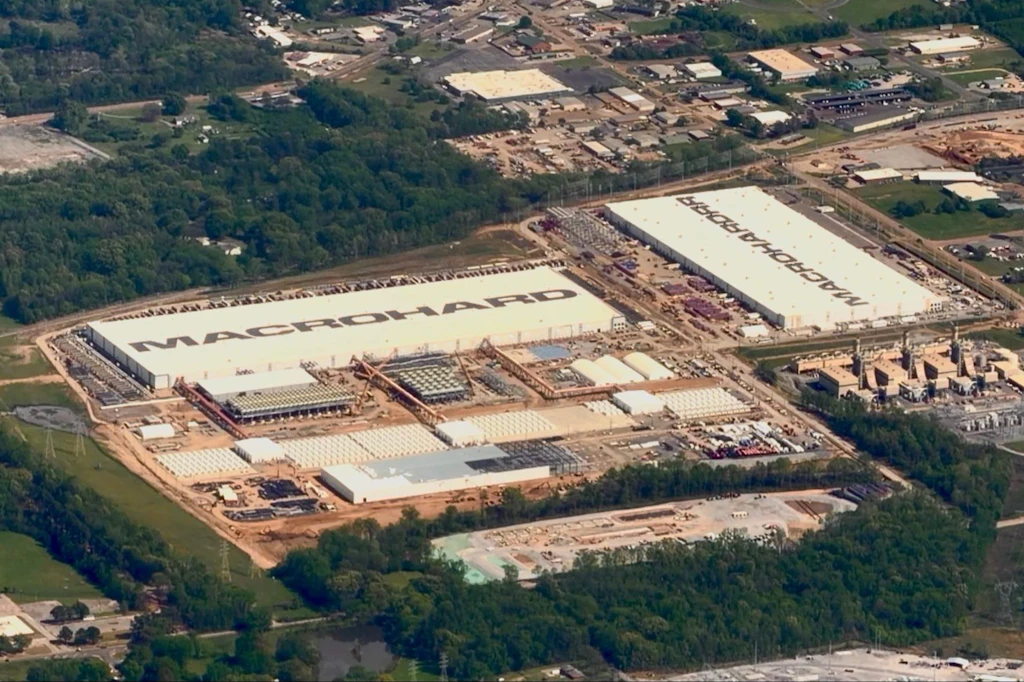 Das KI-Rechenzentrum Colossus 2 von Elon Musks Firma xAI benötigt eine Leistung im Bereich von einem Gigawatt bzw. Spitzenwerten bis zu zwei Gigawatt in Ausbaustufen.