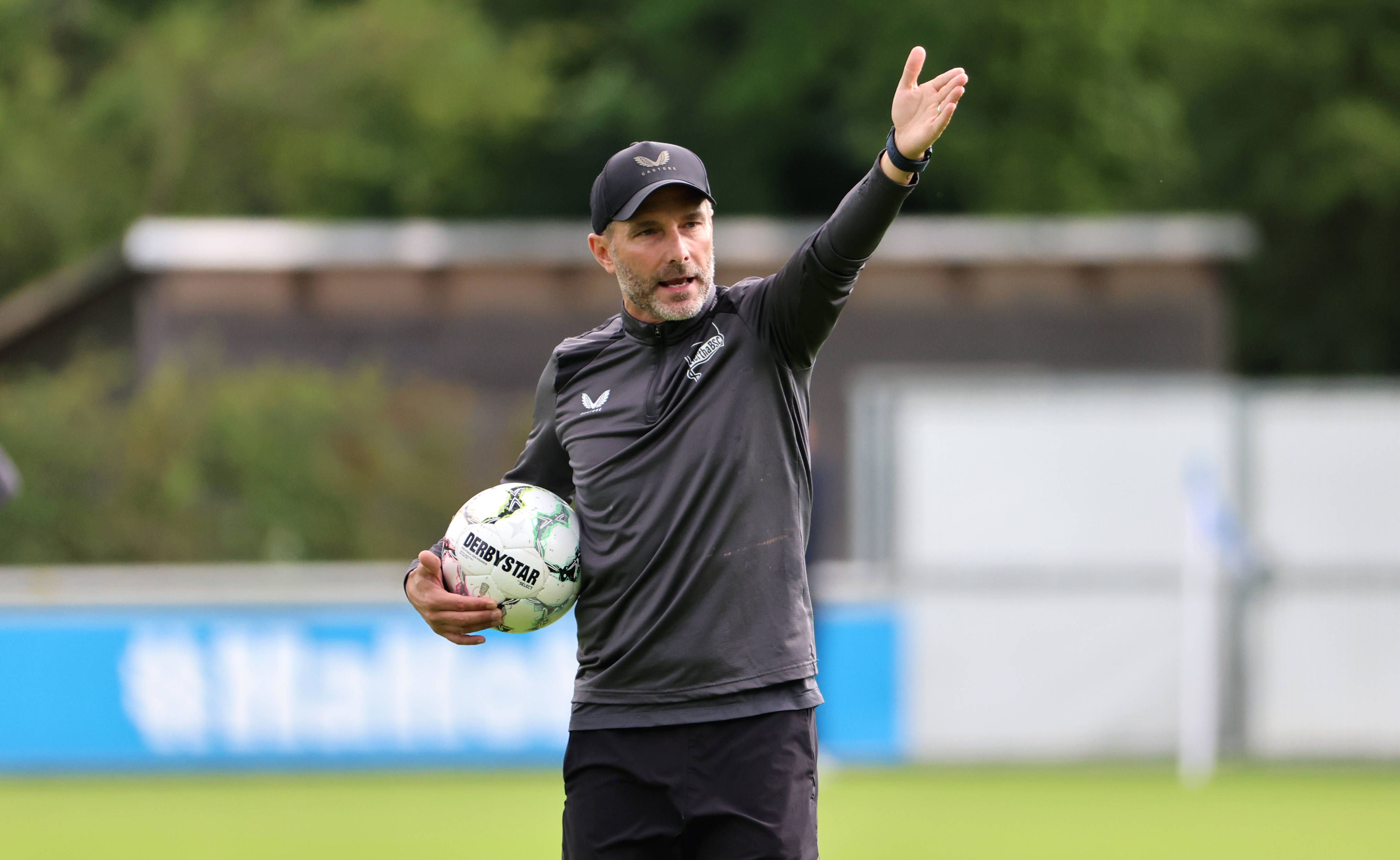„Nicht runter vom Gaspedal!“ Wie Stefan Leitl Hertha BSC weiter formen möchte