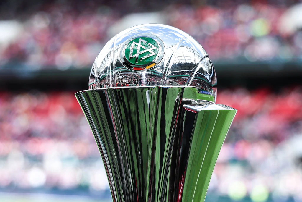 Die begehrte Trophäe: der DFB-Pokal der Frauen