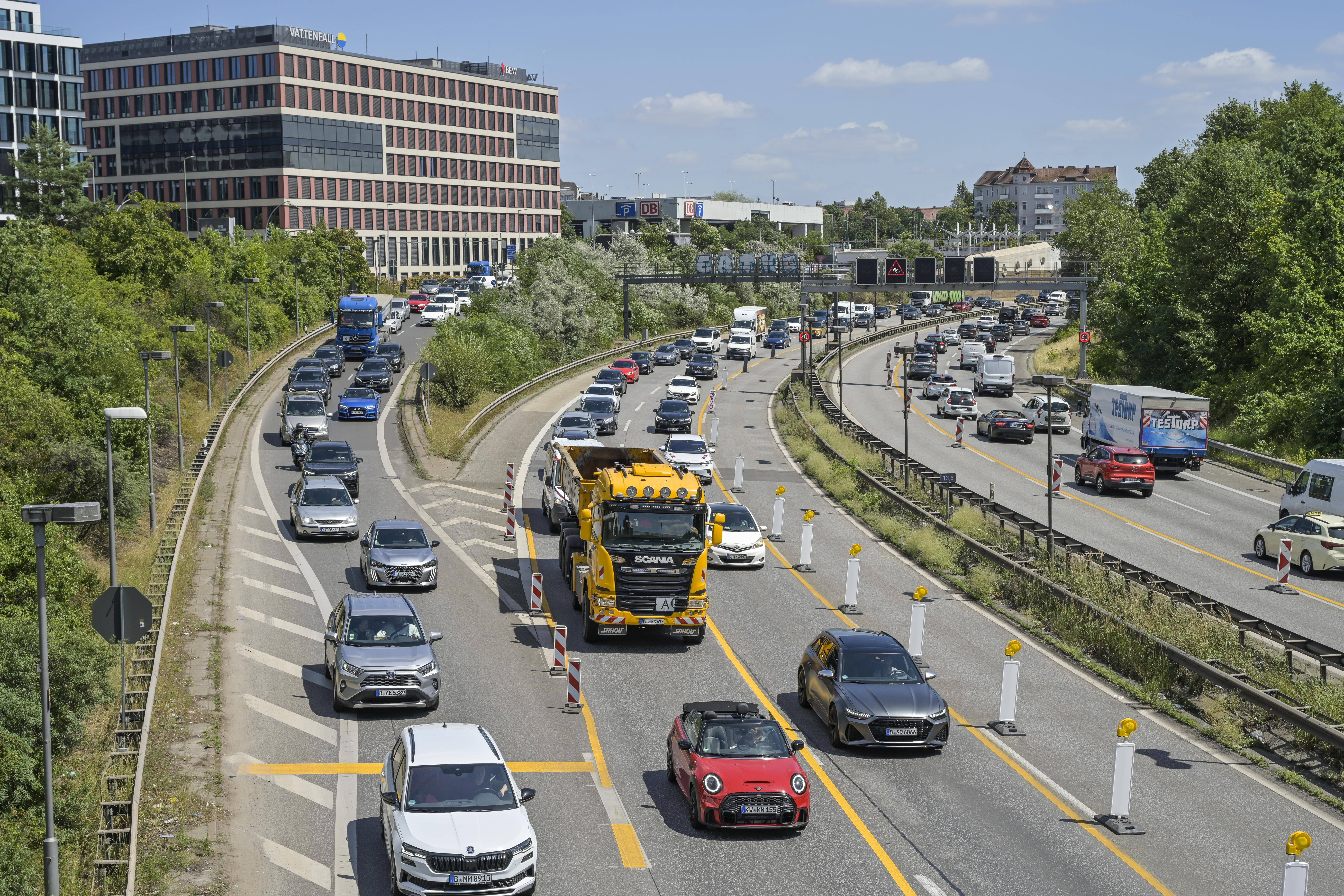 Achtung, Autofahrer! Diese Sperrungen, Baustellen und Zugausfälle drohen Freitag in Berlin