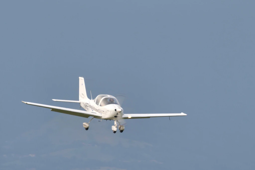Bei der am Attersee abgestürzten Maschine handelt es sich um eine Tecnam P2002 JF, einen auch zur Flugausbildung eingesetzten Flugzeugtyp.