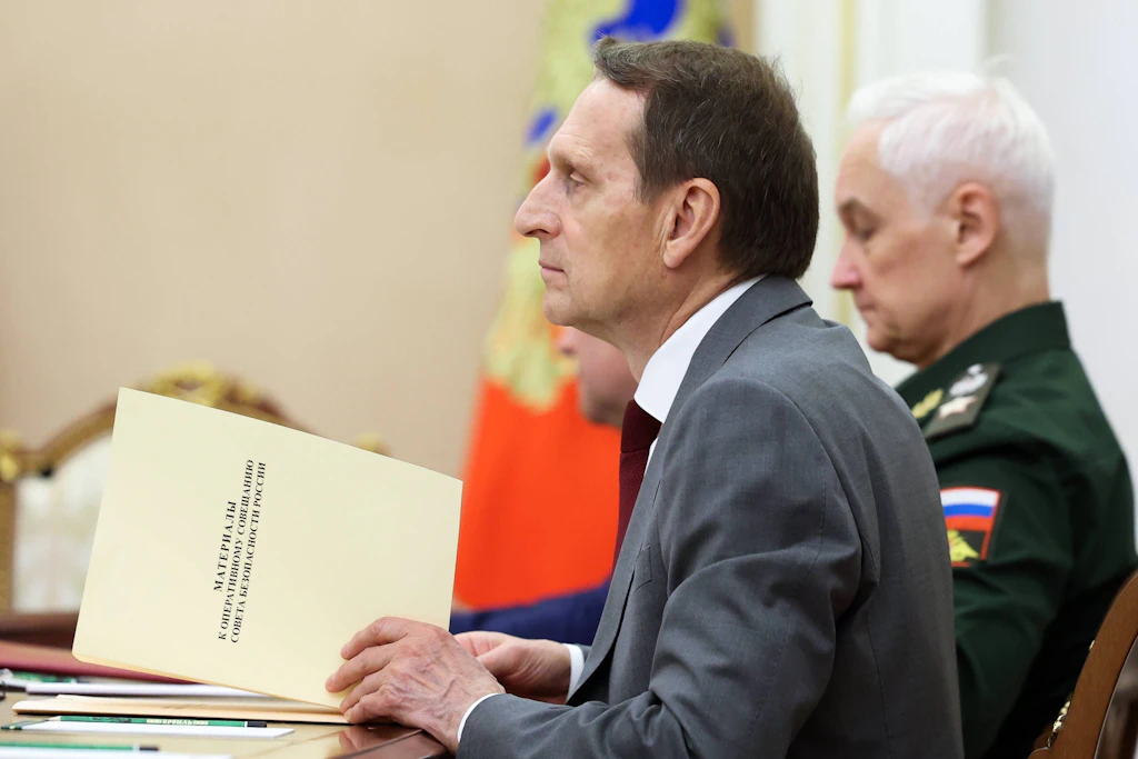 Russlands Auslandsgeheimdienstchef <a href="https://www.google.com/search?num=10&sca_esv=2ba57f22761bd0f1&rlz=1C1GCEA_enDE1177DE1177&sxsrf=APpeQnsb8-zi8fJoN14kdoIl9ksPXEwaOA:1787907660487&q=Sergei+Jewgenjewitsch+Naryschkin&si=APenkKmZgqfzhjaTplg9wNFqC9GzI3TSHcIqi4CzQEZline-yeDg4n22GB5vPZIu3X7WlsWgXtxQL1HYm-cql6C31tD7qhuXITI236t6gYoILMZncSOyhCt_-cXH6NSqiW1D46zR884RqAM8cs0M8d1iAOSaDHJfW_zg9aw3TO0ntf6_Mvi_giY%3D&sa=X&ved=2ahUKEwiG-_mH-8KWAxVB1wIHHequGgkQ_coHegQIDhAB&ictx=0">Sergei Naryschkin </a>