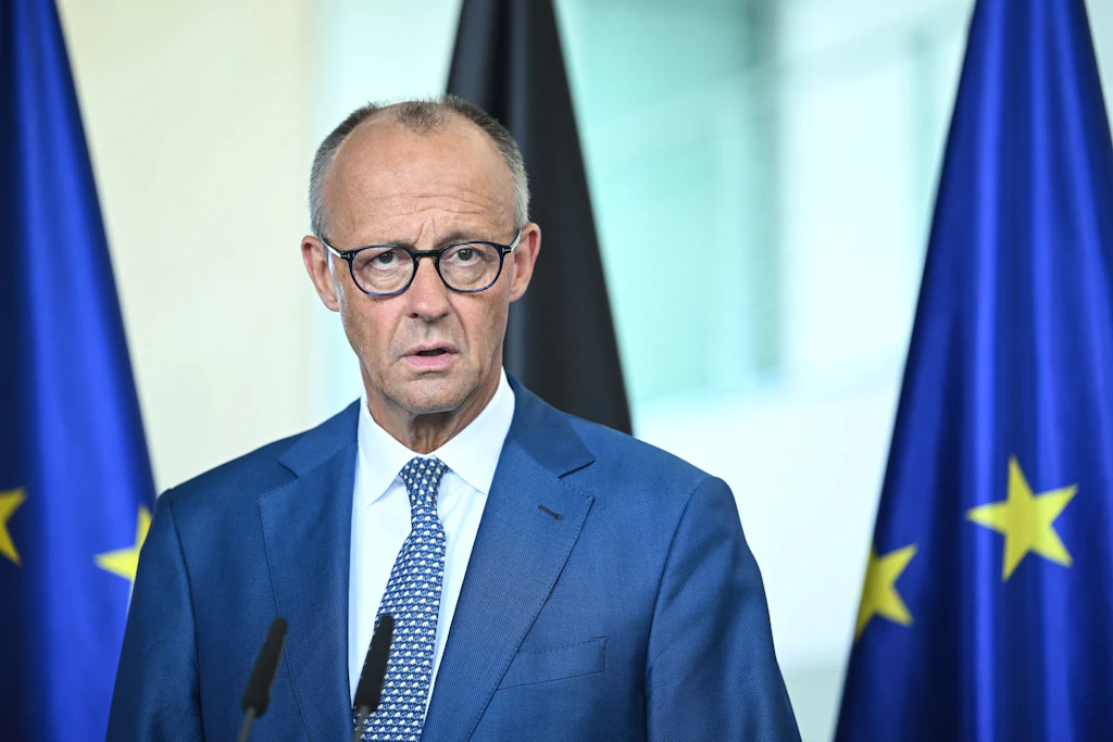 Bundeskanzler Friedrich Merz (CDU) wird laut einem Bericht den Drohnenvorfall am Leipziger Flughafen offiziell Russland zuschreiben.