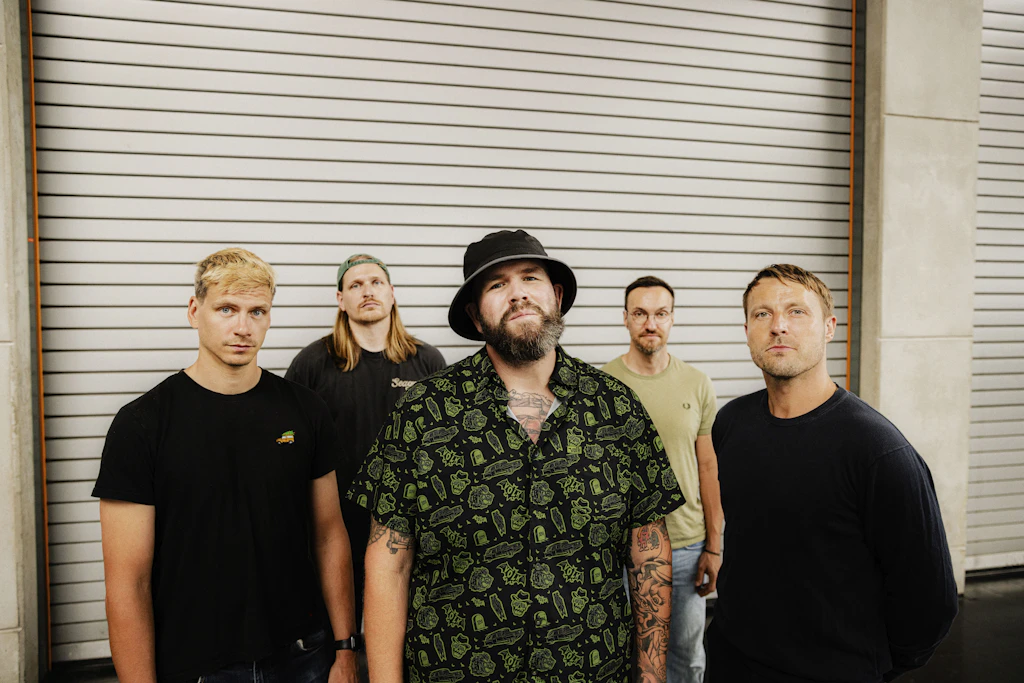 Feine Sahne Fischfilet 2026: Die Band um Sänger Monchi (M.) geht 2027 mit „Endlich auf Reise“ auf große Tour durch Deutschland und die Schweiz.
