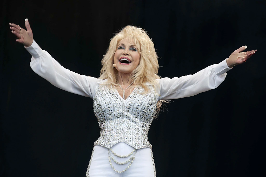 Beliebt, berühmt, talentiert und voller Herz: Dolly Parton wurde 80.