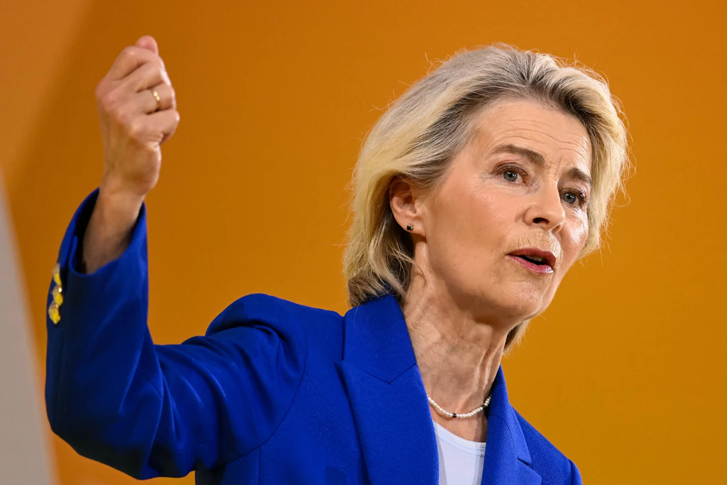 Die Präsidentin der Europäischen Kommission, Ursula von der Leyen, während ihrer Rede in Roland Garros, Paris, am 27. August 2026.