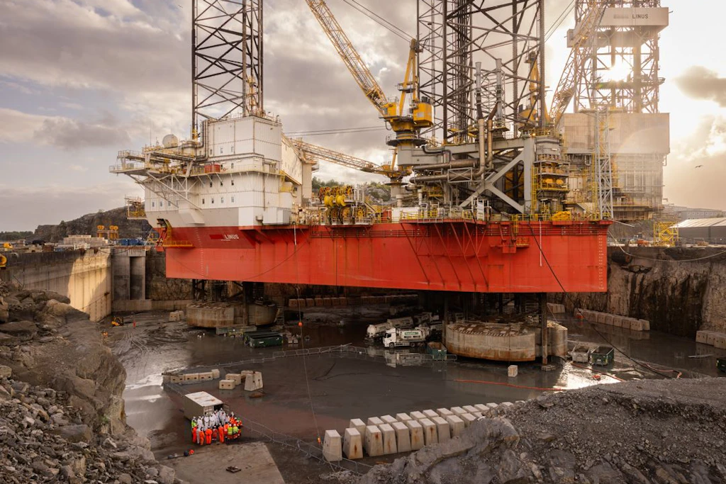 Ölplattform im Trockendock, Bergen, Norwegen, 2024