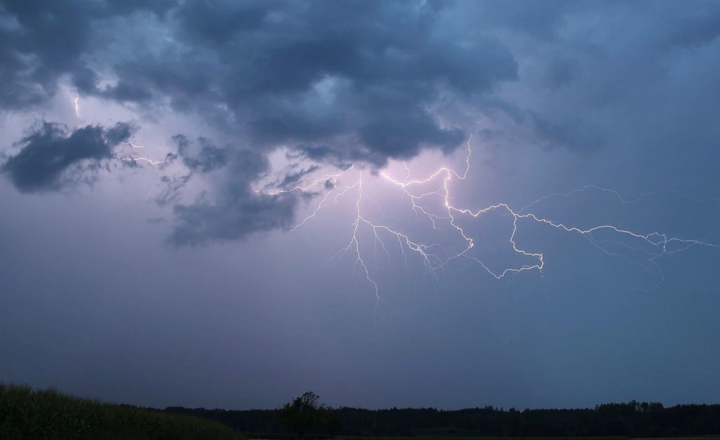 85 km/h Windböen, 25 Liter Starkregen, Hagel: Auf diese Regionen Rollen wieder heftige Gewitter zu