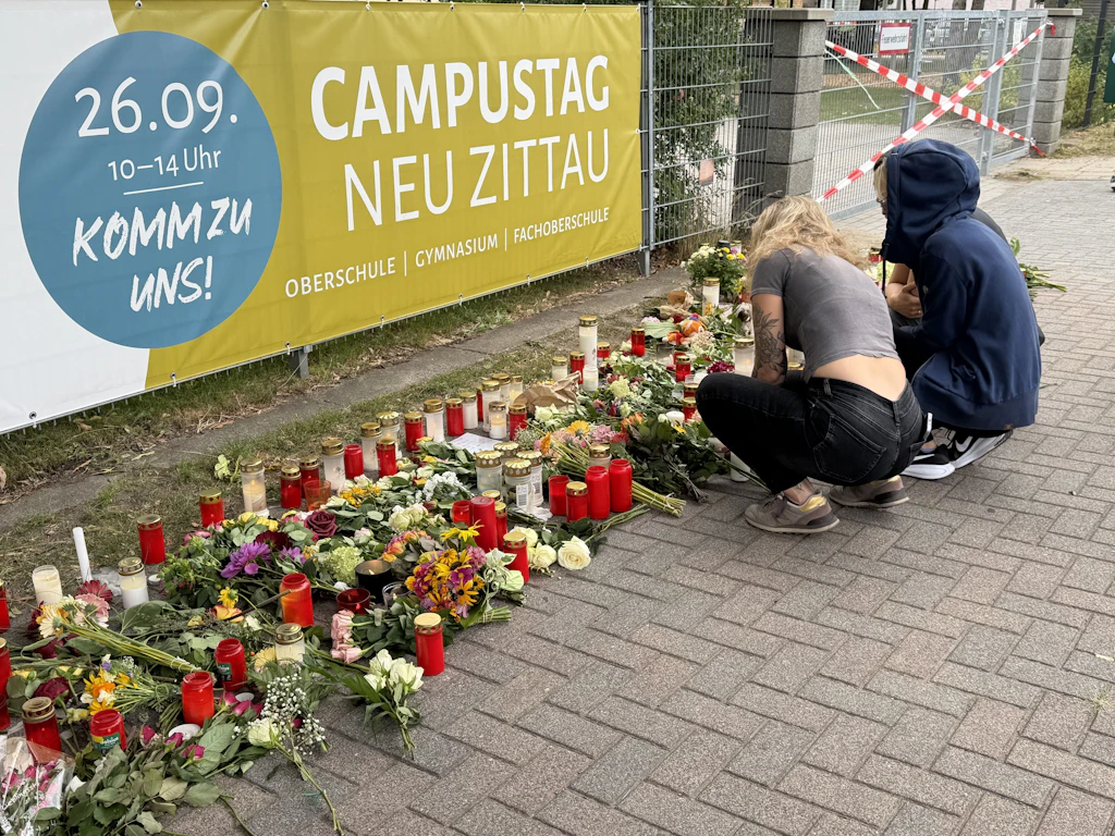 Nach Messerangriff in Neu Zittau: Kinder weinen um getötete Schülerin und ihren Horterzieher Philipp