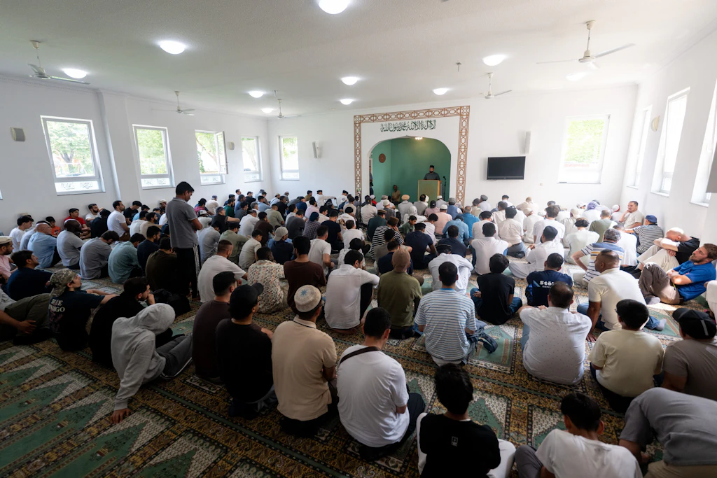 Beim Freitagsgebet in der Neuköllner Khadija-Moschee: In Berlin leben laut Schätzungen etwa 400.000 Muslime.