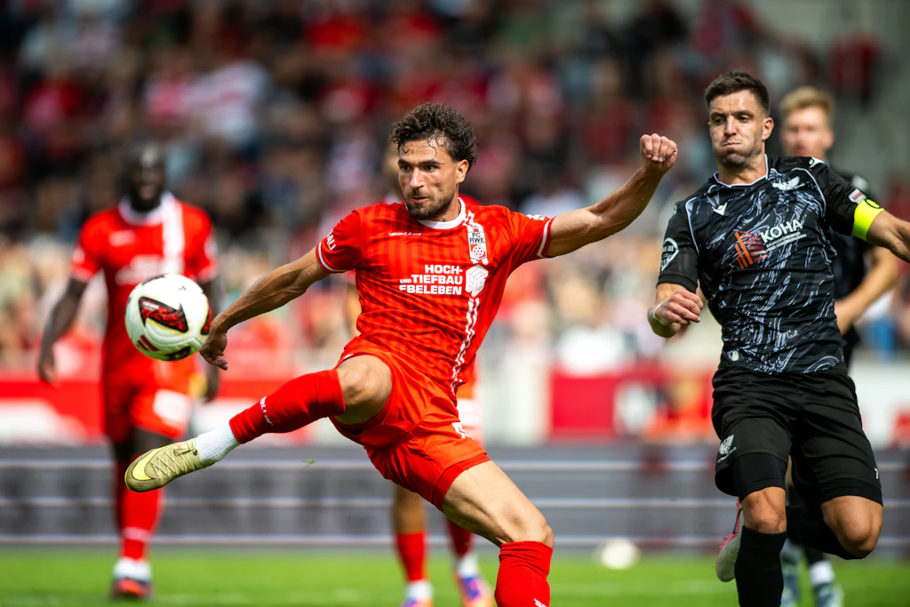 Treffsicher: Romarjo Hajrulla vom FC Rot-Weiß Erfurt ist für das Tor des Monats nominiert.