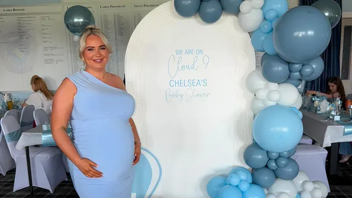 Mutter stirbt nach Herzstillstand bei Geburt: Baby Tommy wächst ohne Mama auf