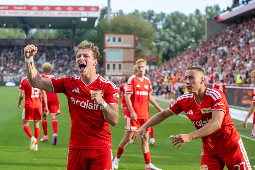 Tim Skarke bejubelt den Ausgleich für den 1. FC Union Berlin.