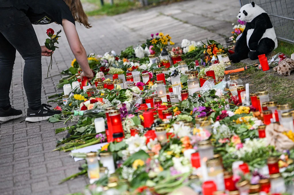 Gewaltsame Tat mit zwei Toten: An einer Schule in Gosen-Neu Zittau in Brandenburg wurden eine Frau und ein Mann getötet.