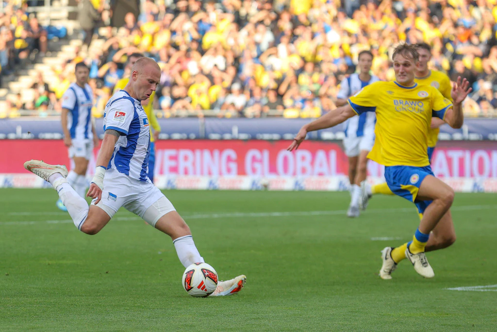 In der 44. Minute traf Jon Thorsteinsson zum 1:2-Anschlusstor für Hertha BSC bei Eintracht Braunschweig und leitete die Aufholjagd ein.