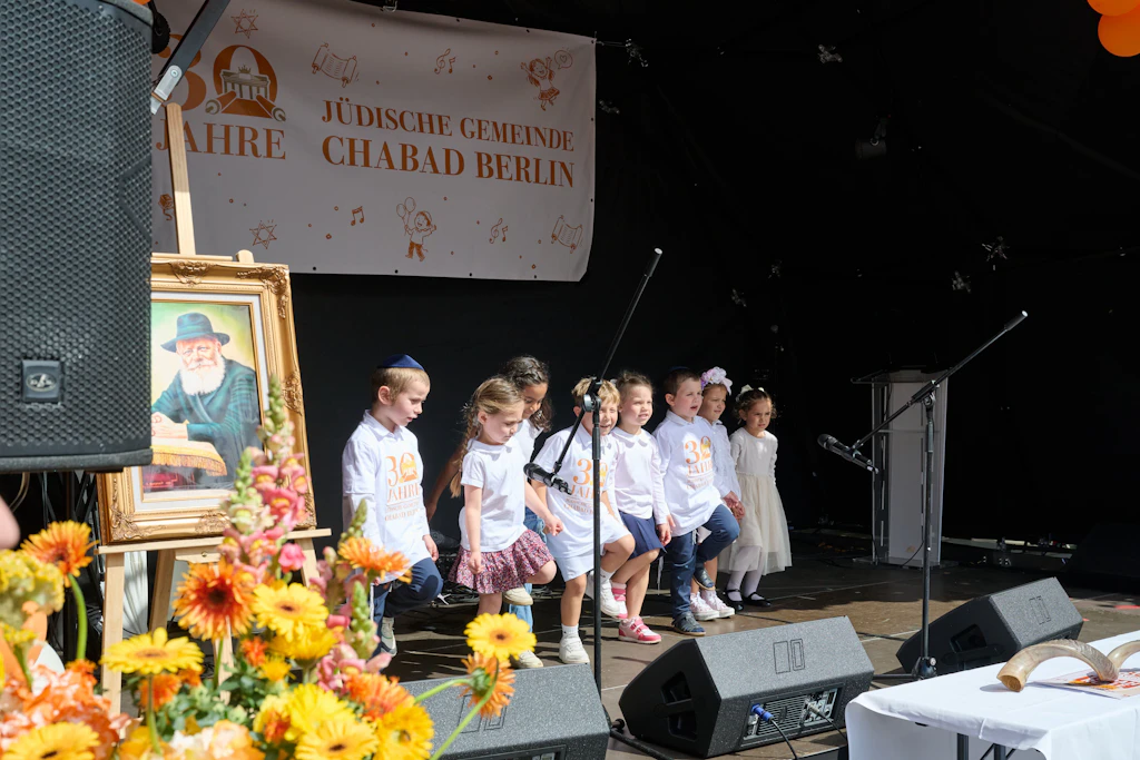 Der Chor des Jüdischen Kindergartens Gan Israel in Berlin.