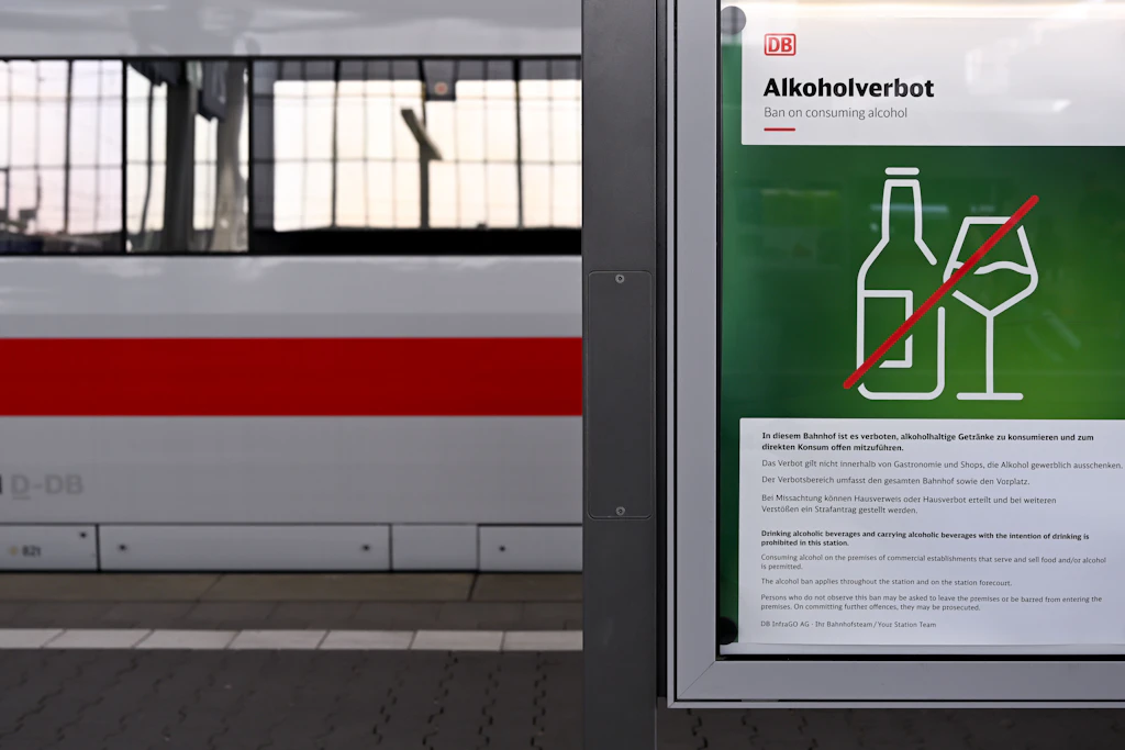 Ein Alkoholverbot an Bahnhöfen kommt.